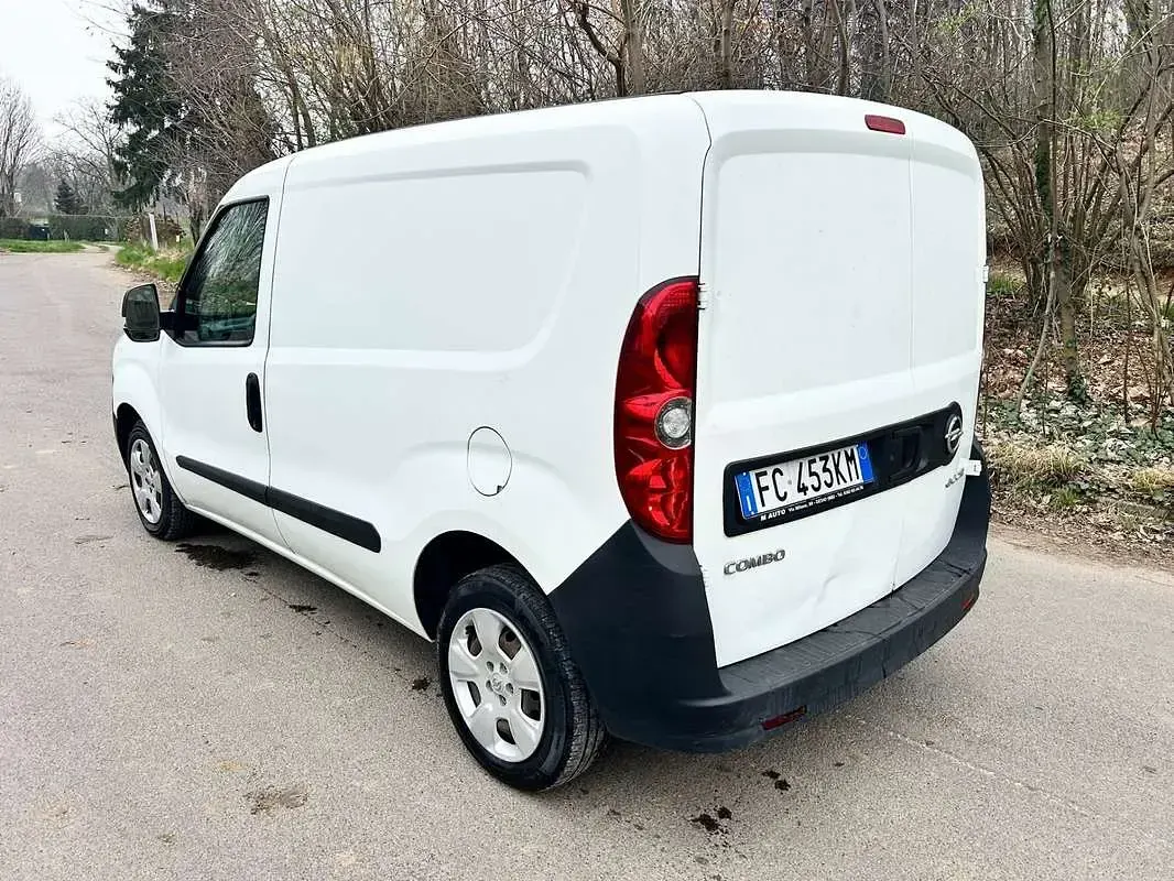 Usata Opel Combo 90 CV (66 kW) 2016 Monovolume
