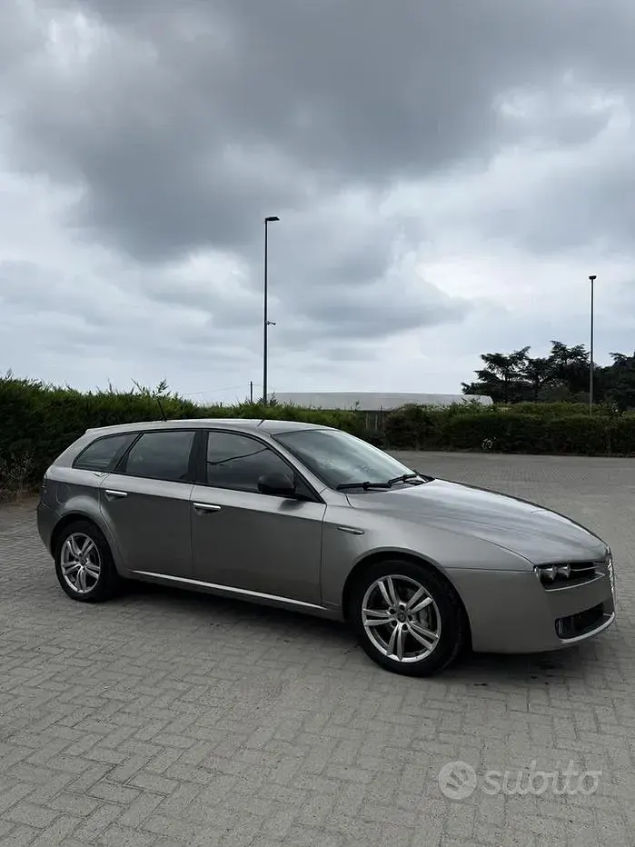Usata Alfa Romeo 159 150 CV (110 kW) 2009 Grigio Station wagon