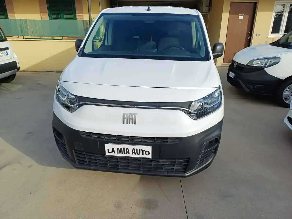 Usata Fiat Doblò 131 CV (96 kW) 2023 Bianco Monovolume