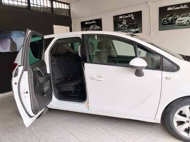 Usata Opel Meriva 95 CV (69 kW) 2011 Bianco Monovolume