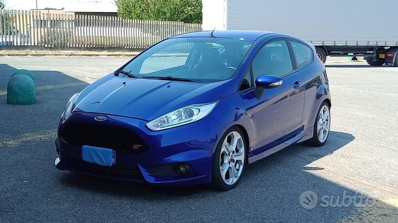 Blu Usata 2014 Ford Fiesta ST Due volumi | 14.300 € (Cara) - Immagine 1/4