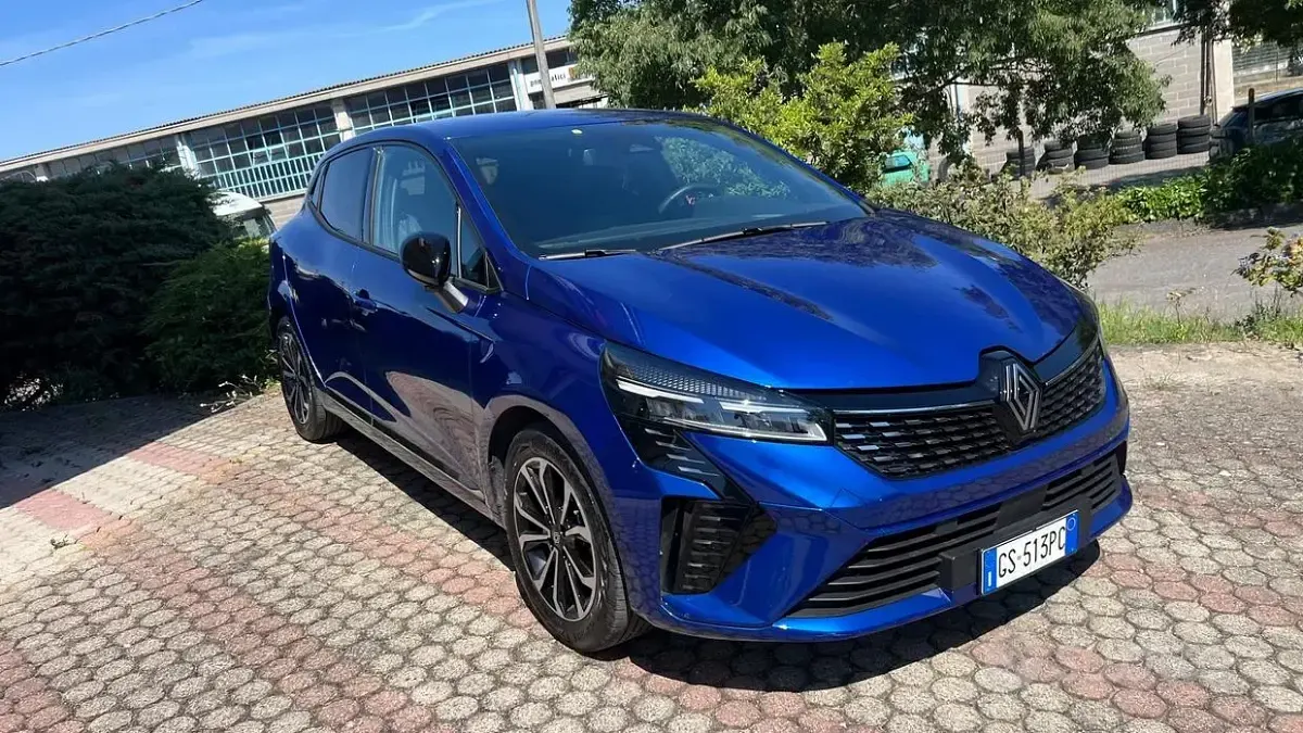 Usata Renault Clio V Techno 101 CV (74 kW) 2024 Bluazzurro Berlina