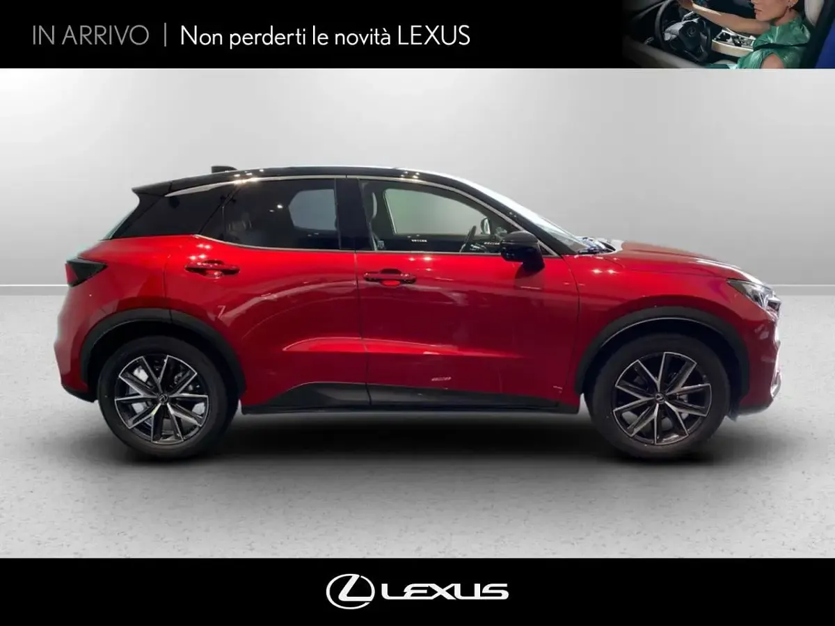 Nuova Lexus LBX 136 CV (100 kW) 2026 Emotional red/black SUV