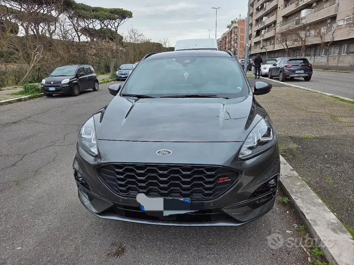 Usata Ford Kuga 120 CV (88 kW) 2022 Grigio SUV