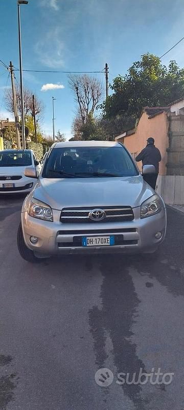 Usata Toyota RAV4 177 CV (130 kW) 2005 Grigio Station wagon