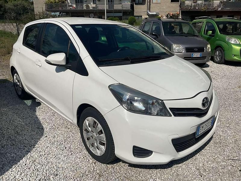 Usata Toyota Yaris Active 99 CV (72 kW) 2012 Other Utilitaria