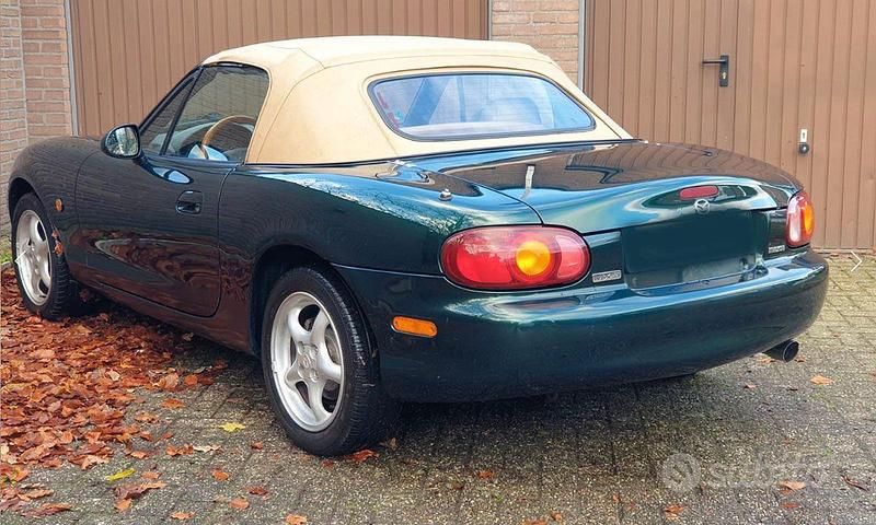 Usata Mazda MX5 110 CV (80 kW) 1999 Verde Cabrio