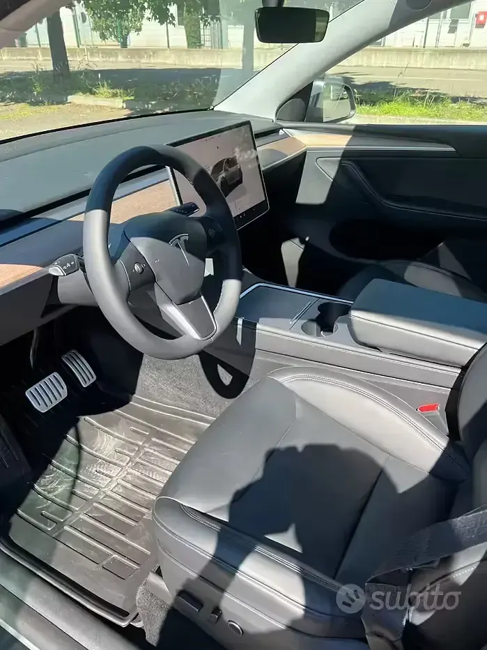 Occasion Tesla Model Y Performance 185 kW (252 ch) 2024 Gris SUV