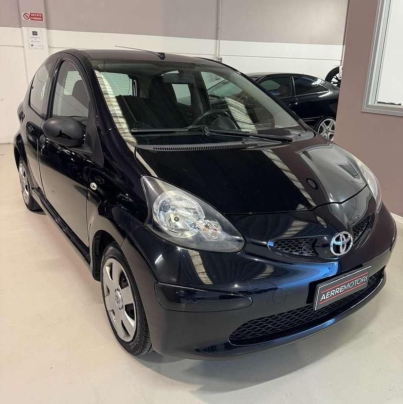 Usata Toyota Aygo Sol 68 CV (50 kW) 2007 Grigio Utilitaria