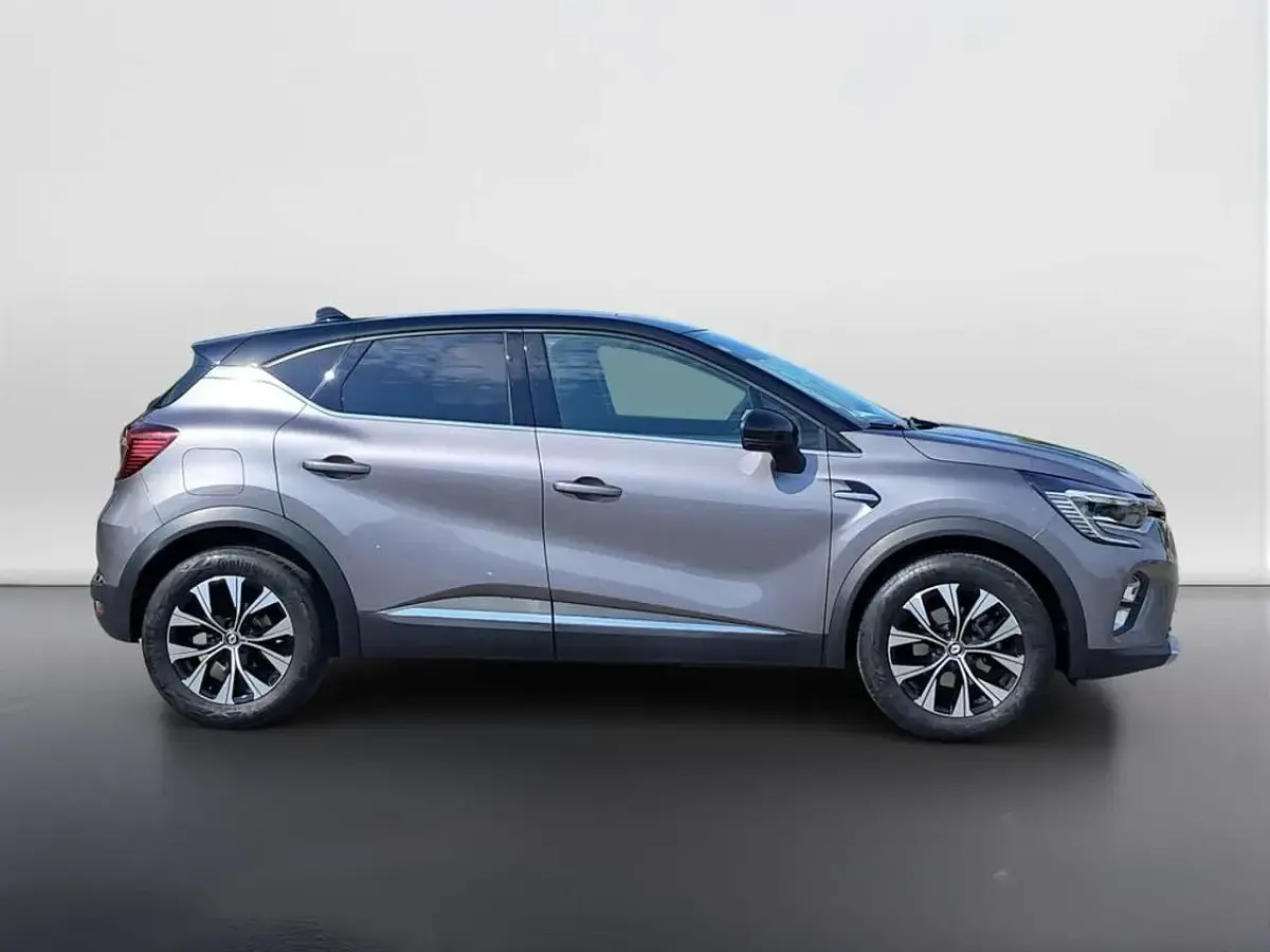 Usata Renault Captur Techno 143 CV (105 kW) 2023 Grigio metalizzato SUV