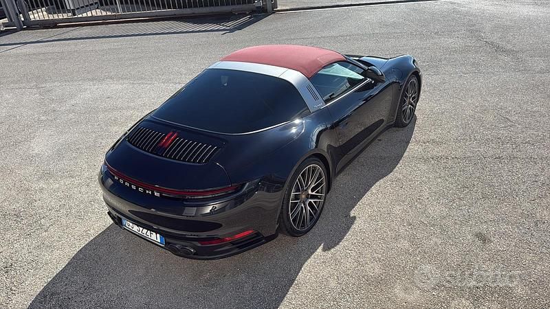 Second-hand Porsche 911 385 CP (283 kW) 2022 Negru Cabrio