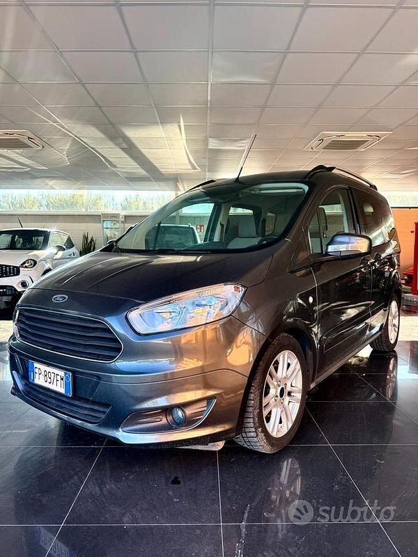 Usata Ford Tourneo Courier Titanium 75 CV (55 kW) 2018 Grigio Monovolume