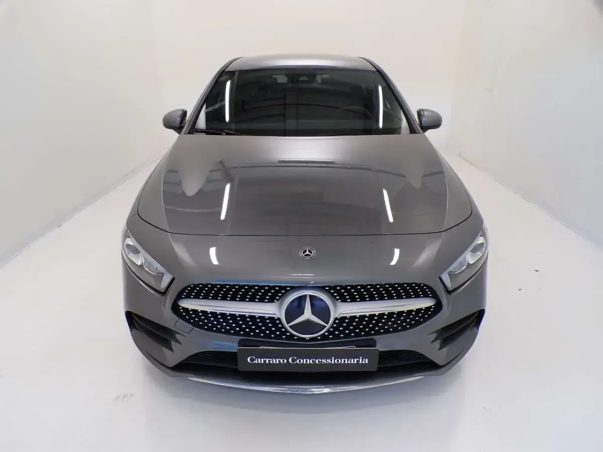 Usata Mercedes A180 Premium 116 CV (85 kW) 2020 Grigio montagna Berlina