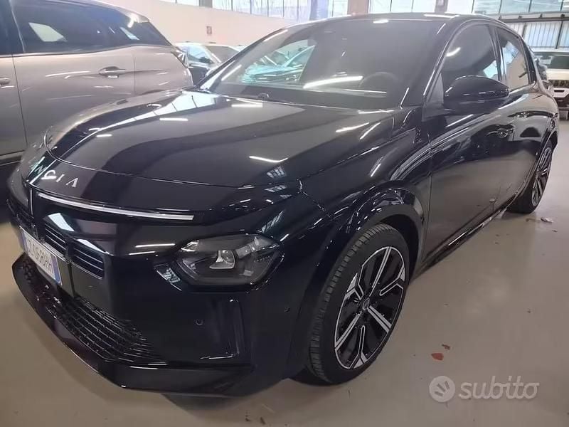 Usata Lancia Ypsilon 101 CV (74 kW) 2025 Nero Utilitaria