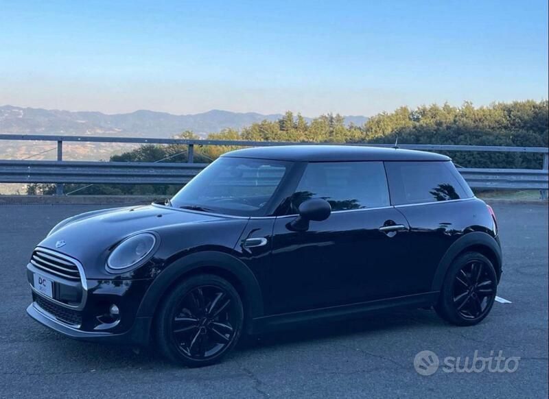 Usata Mini ONE 102 CV (75 kW) 2018 Nero Utilitaria