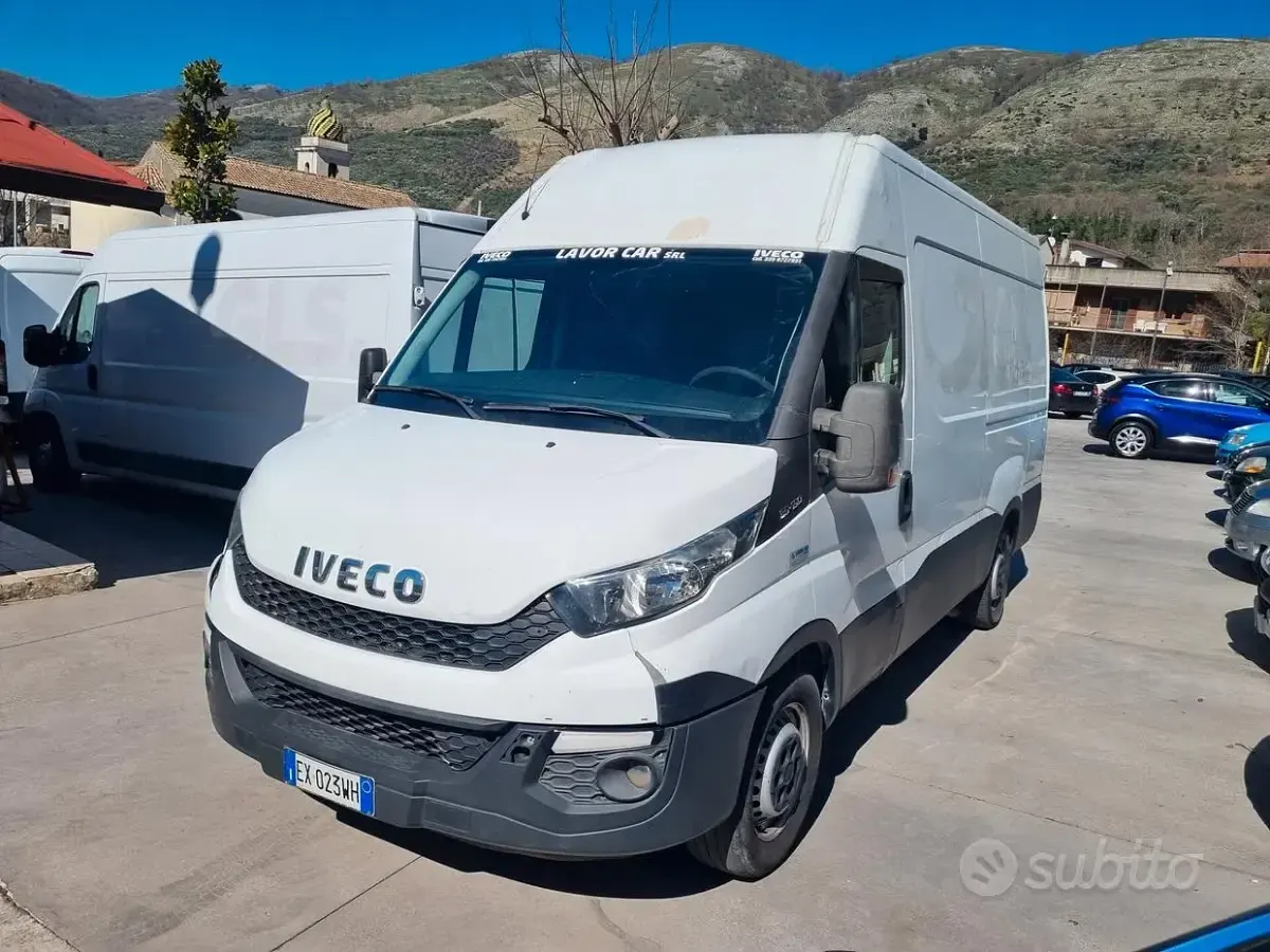 Usata Iveco Daily 126 CV (92 kW) 2014 Bianco Berlina