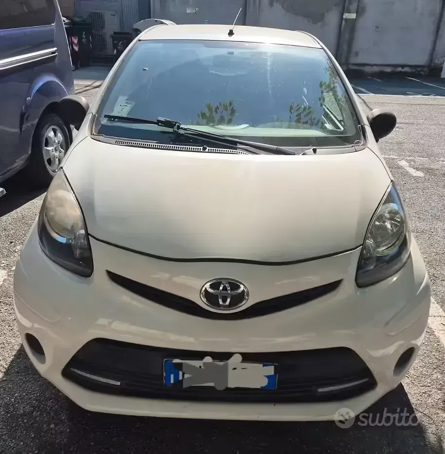 Usata Toyota Aygo 68 CV (50 kW) 2012 Bianco Utilitaria