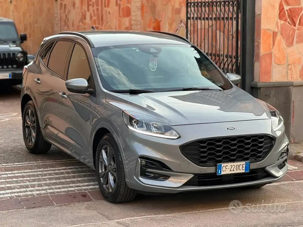 Usata Ford Kuga ST-Line X 120 CV (88 kW) 2021 Grigio SUV