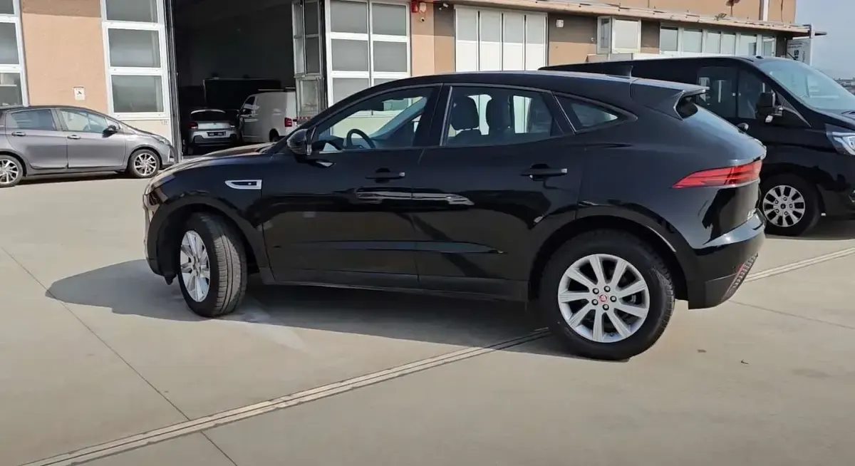 Usata Jaguar E-Pace R-Dynamic 150 CV (110 kW) 2020 Nero SUV