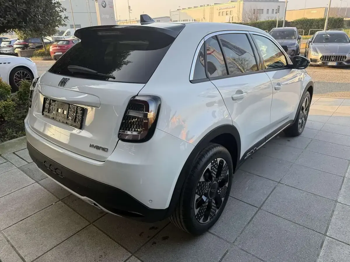Nuova Fiat 600 La Prima 101 CV (74 kW) 2025 Bianco SUV