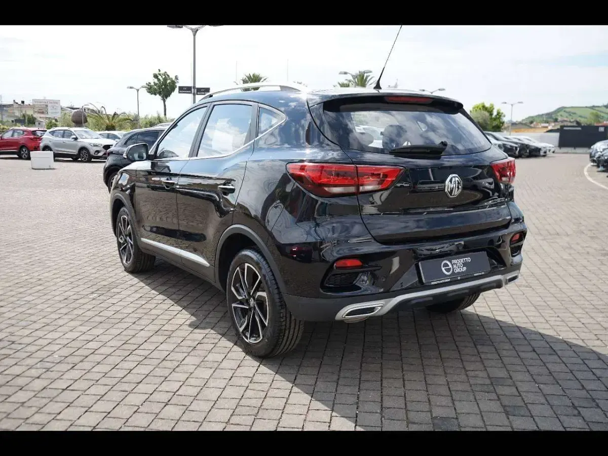 Usata MG ZS Luxury 106 CV (77 kW) 2024 Nero SUV