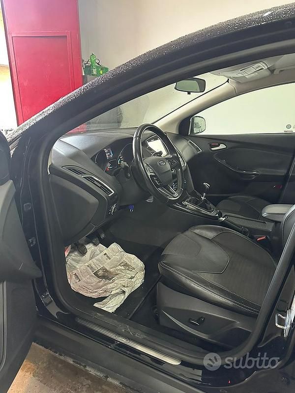 Usata Ford Focus 95 CV (69 kW) 2017 Nero Berlina