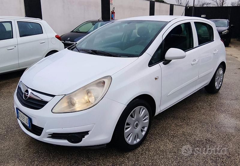 Usata Opel Corsa 74 CV (54 kW) 2009 Bianco Utilitaria