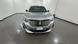 Usata Peugeot 2008 Allure 100 CV (73 kW) 2023 Grigio artense SUV