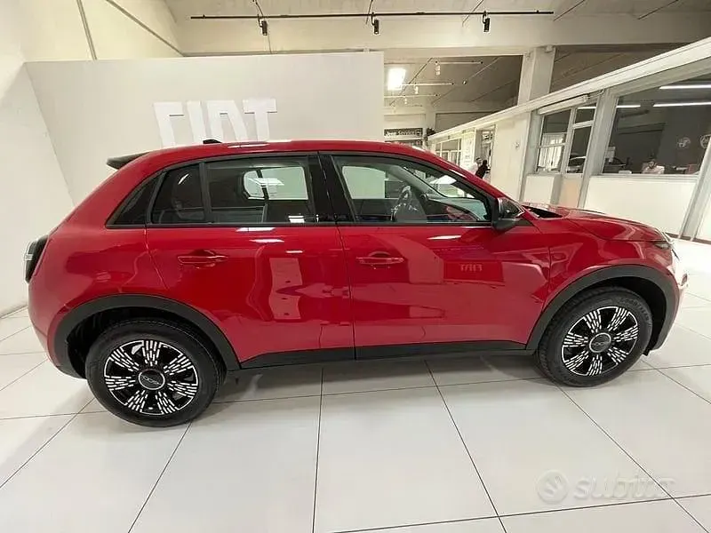 Nuova Fiat 600 Icon 110 CV (80 kW) 2026 Rosso SUV
