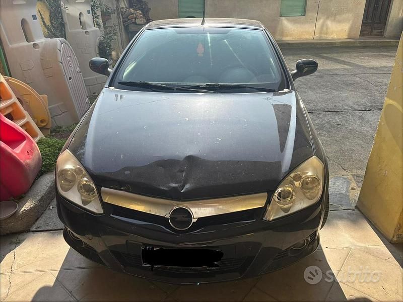 Usata Opel Tigra 2008 Nero Cabrio