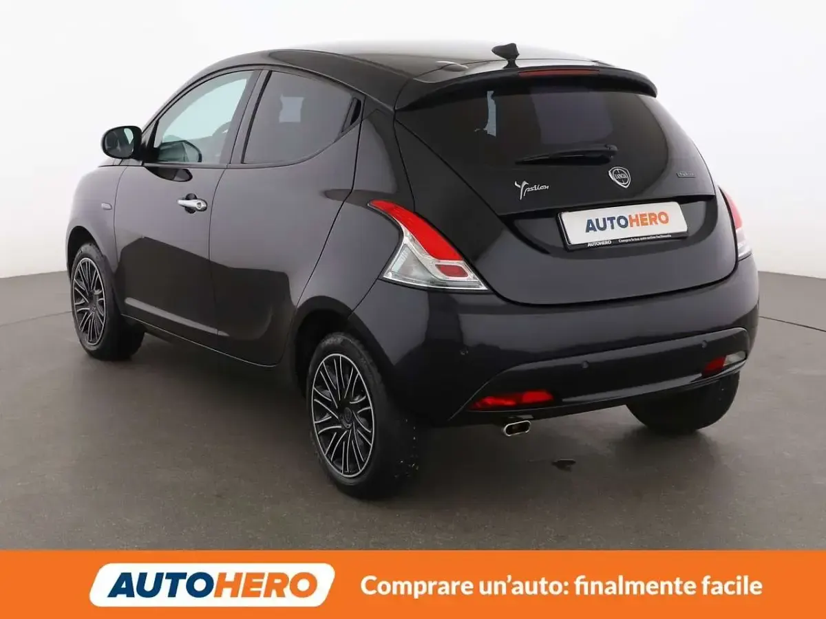 Usata Lancia Ypsilon Gold 70 CV (51 kW) 2021 Nero Utilitaria