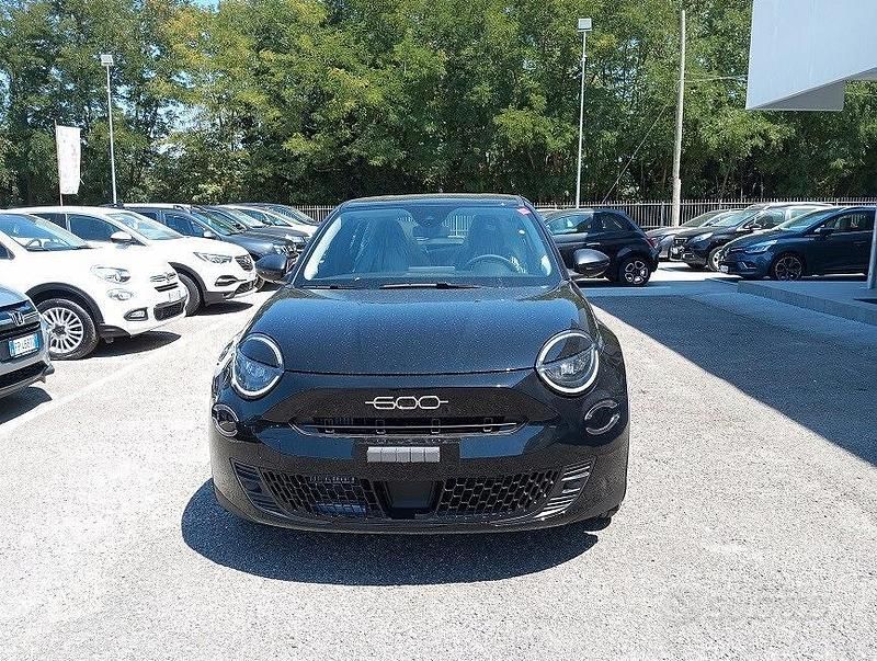 Nuova Fiat 600 Pop 110 CV (80 kW) 2025 Nero Station wagon