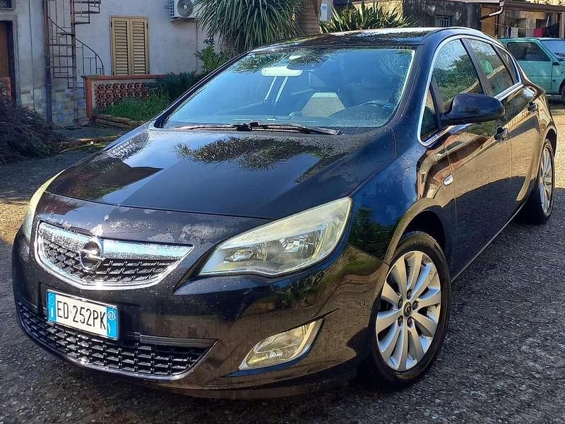 Usata Opel Astra 110 CV (80 kW) 2011 Nero Berlina
