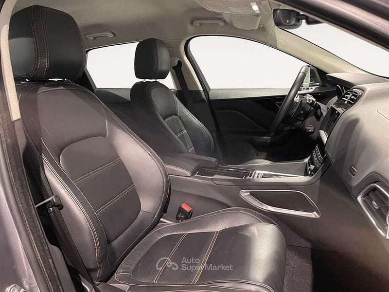 Begagnad Jaguar F-Pace Prestige 180 HK (132 kW) 2020 Grå SUV