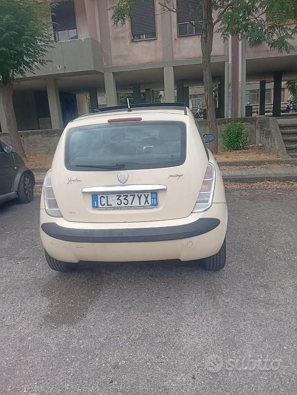 Usata Lancia Ypsilon 54 CV (39 kW) 2004 Bianco Utilitaria