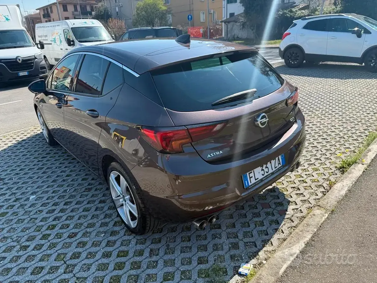 Usata Opel Astra 136 CV (100 kW) 2017 Marrone Berlina