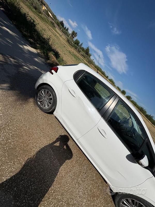 Usata Peugeot 208 82 CV (60 kW) 2016 Bianco Utilitaria