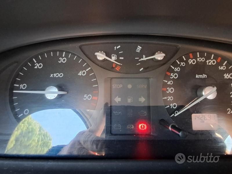 Usata Renault Laguna II 110 CV (80 kW) 2005 Grigio Berlina
