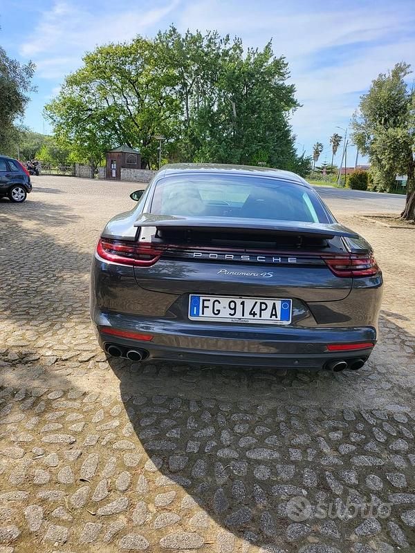 Usata Porsche Panamera 440 CV (323 kW) 2017 Grigio Berlina