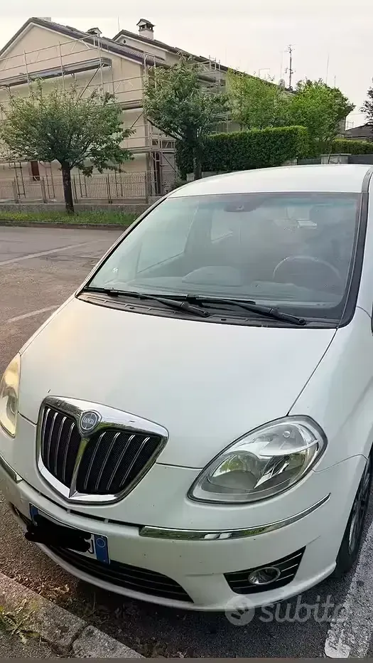 Usata Lancia Musa 95 CV (69 kW) 2009 Bianco Monovolume