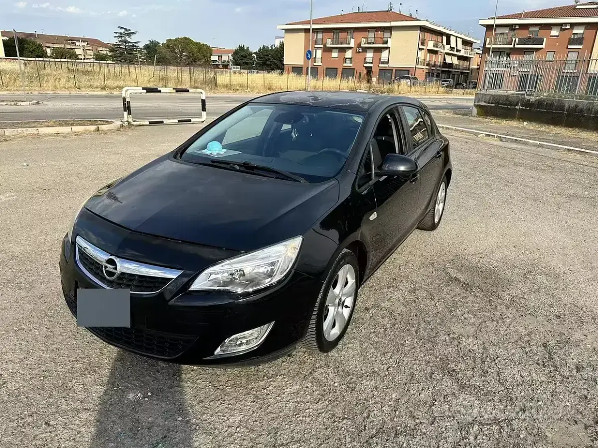 Usata Opel Astra 95 CV (69 kW) 2010 Nero Berlina