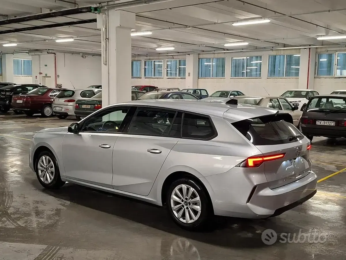 Nuova Opel Astra Edition 110 CV (80 kW) 2025 Grigio Utilitaria