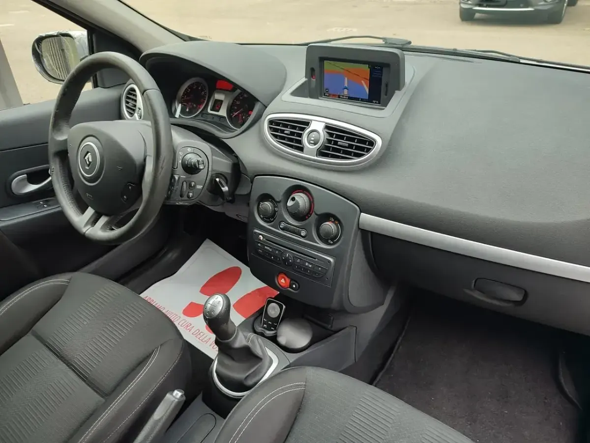 Usata Renault Clio II 74 CV (54 kW) 2010 Grigio Berlina