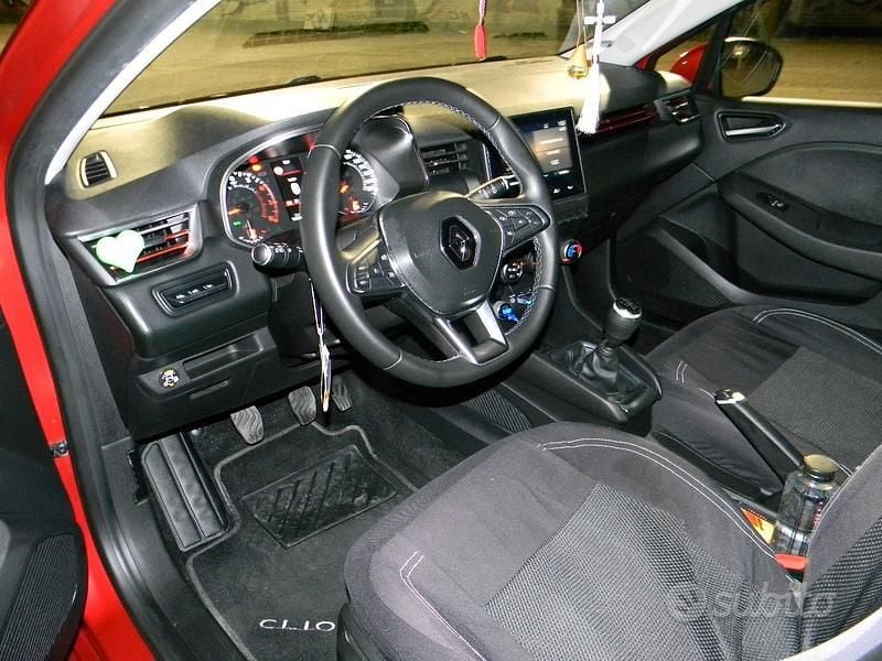 Usata Renault Clio V Intens 101 CV (74 kW) 2021 Rosso Utilitaria