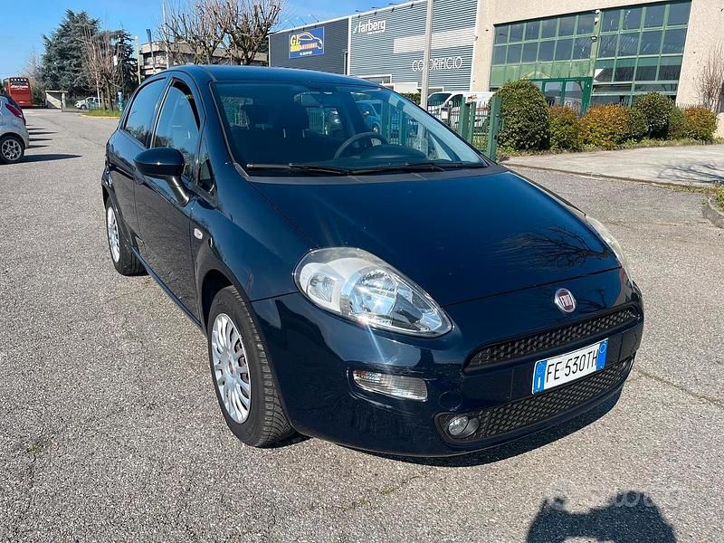 Usata Fiat Punto Lounge 69 CV (50 kW) 2016 Blu Utilitaria