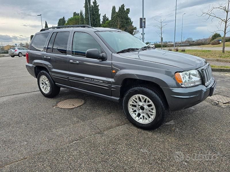 Usata Jeep Grand Cherokee 160 CV (117 kW) 2003 Grigio SUV