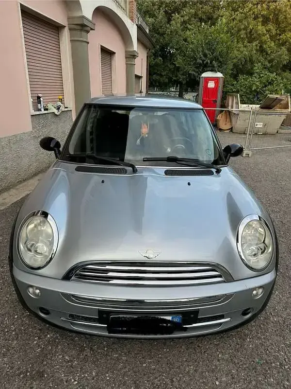 Usata Mini ONE 90 CV (66 kW) 2001 Argento Utilitaria
