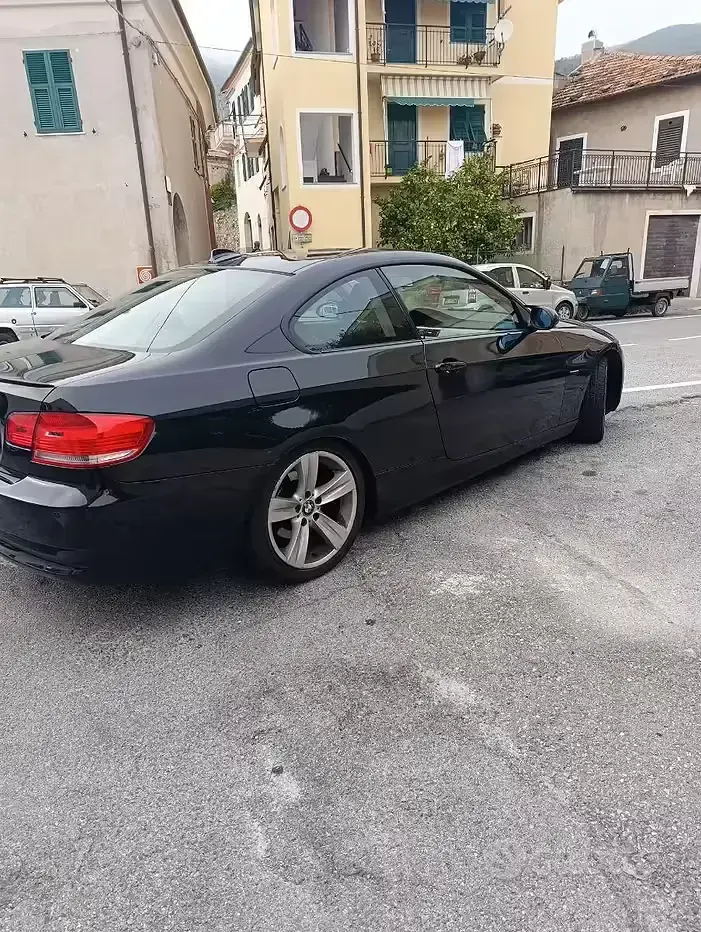 Usata BMW 320 Efficient Dynamics 177 CV (130 kW) 2007 Nero Coupé