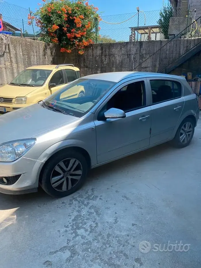Usata Opel Astra 101 CV (74 kW) 2007 Berlina