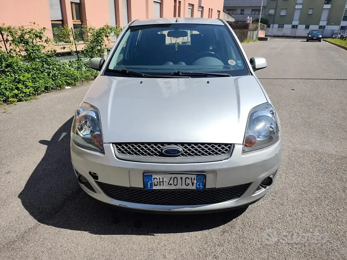 Gebraucht Ford Fiesta 75 PS (55 kW) 2007 Grau Kleinwagen